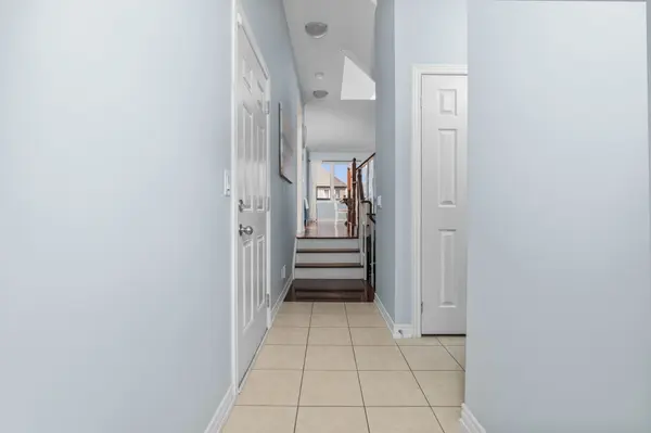 1 Thatcher Cres, East Gwillimbury, ON L9N 0B9