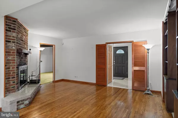 1108 CRANE DR, Cherry Hill, NJ 08003