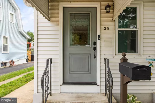 25 W ELBON RD, Brookhaven, PA 19015