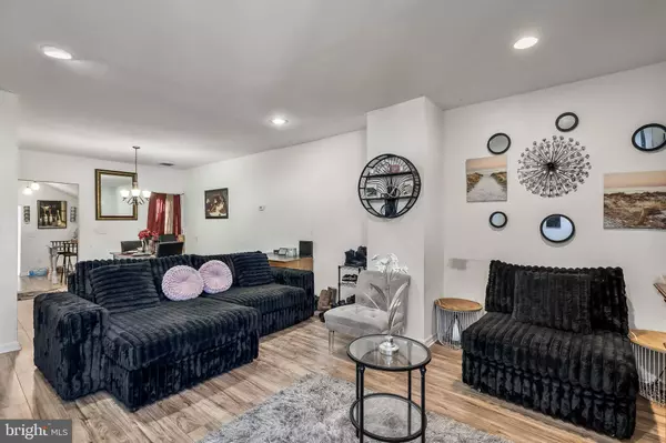 34 W PEARL ST, Burlington, NJ 08016