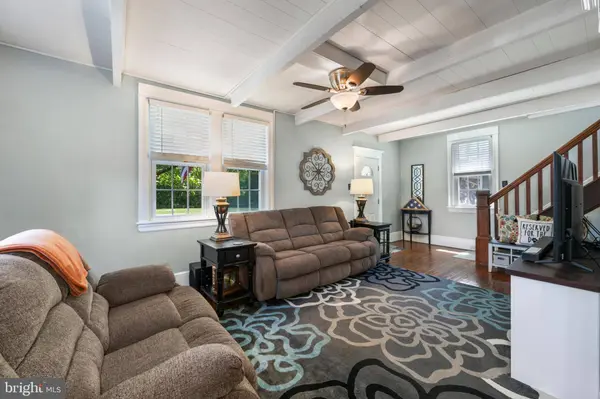 10 S LENOLA RD, Moorestown, NJ 08057