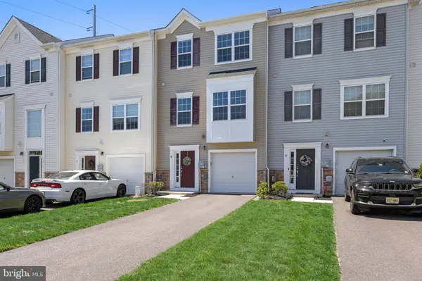 8 IRON GATE RD, Sicklerville, NJ 08081