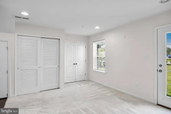 8 IRON GATE RD, Sicklerville, NJ 08081