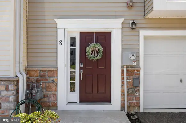 8 IRON GATE RD, Sicklerville, NJ 08081