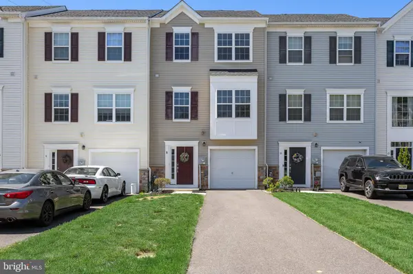 8 IRON GATE RD, Sicklerville, NJ 08081