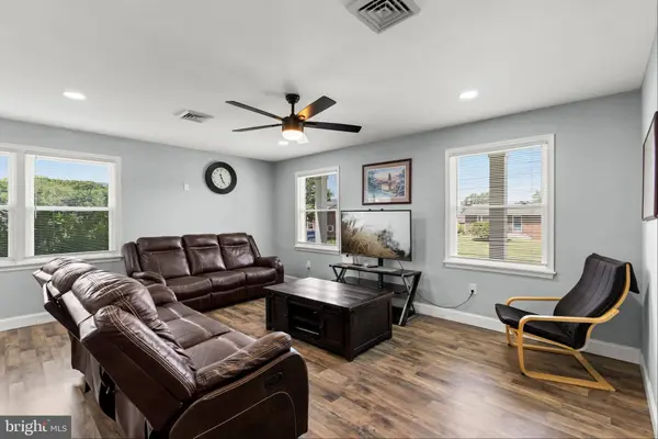 20 MEADOW RD, Pennsville, NJ 08070