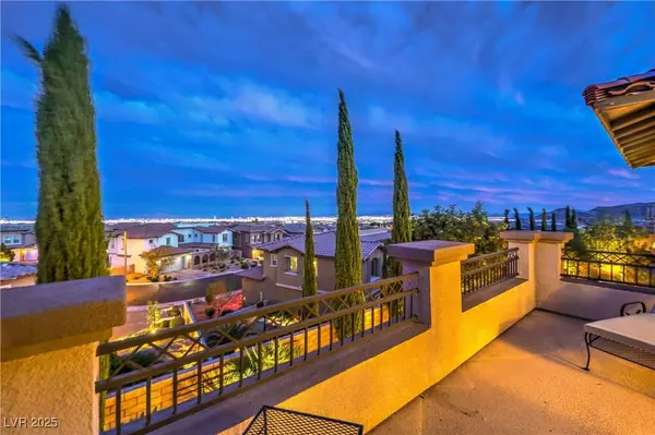 374 Calabria Ridge ST, Las Vegas, NV 89138