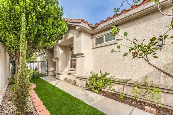 9360 Pitching Wedge DR, Las Vegas, NV 89134