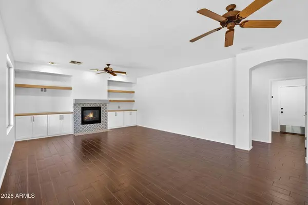 857 E CARLA VISTA Drive, Gilbert, AZ 85295
