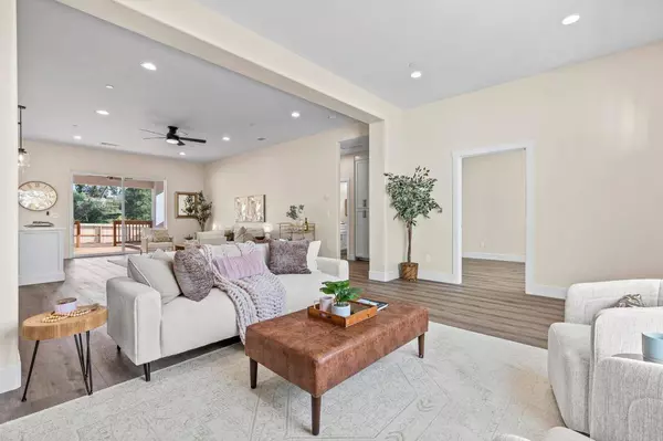 6148 Ripley LN, Paradise, CA 95969