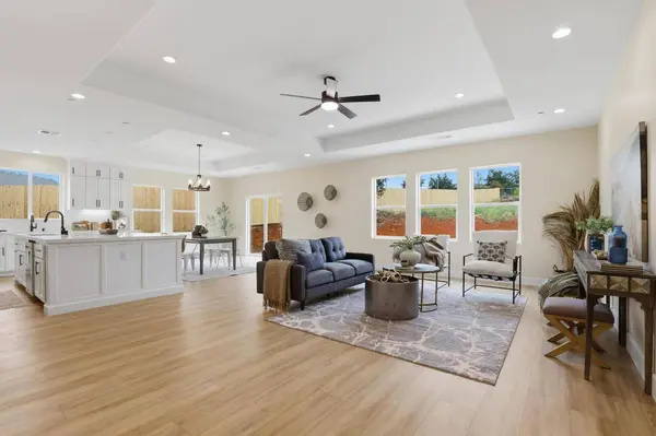 351 Starlight CT, Paradise, CA 95969