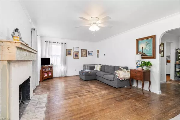 2328 Delwood RD, Chesapeake, VA 23323