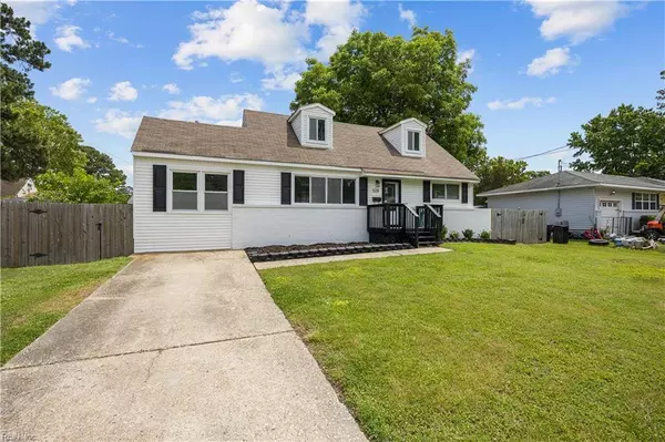 528 Lavender LN, Virginia Beach, VA 23462