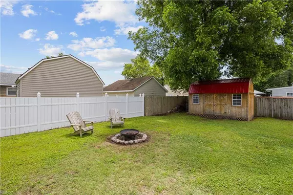 528 Lavender LN, Virginia Beach, VA 23462