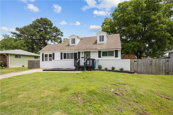 528 Lavender LN, Virginia Beach, VA 23462