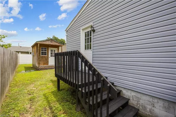 528 Lavender LN, Virginia Beach, VA 23462