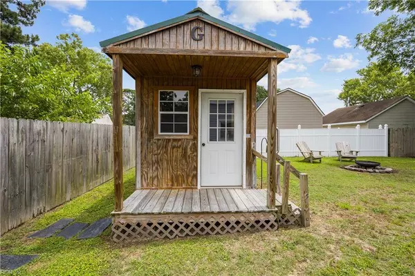 528 Lavender LN, Virginia Beach, VA 23462