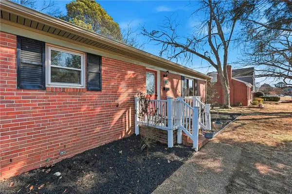 30 Meadowbrook DR, Hampton, VA 23666