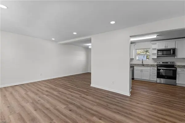 804 Stratford Hall DR, Virginia Beach, VA 23452