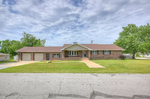720 Sheridan Ave, Carl Junction, MO 64834-9432