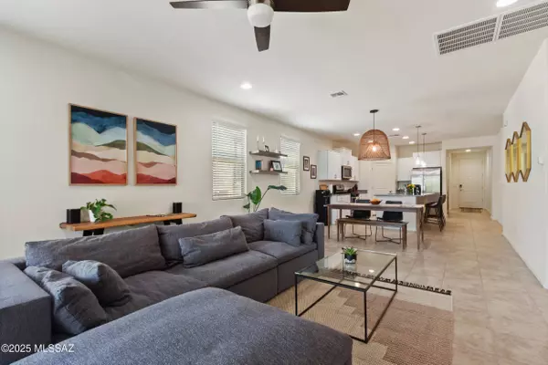 13989 E Golden Oaks Road, Vail, AZ 85641