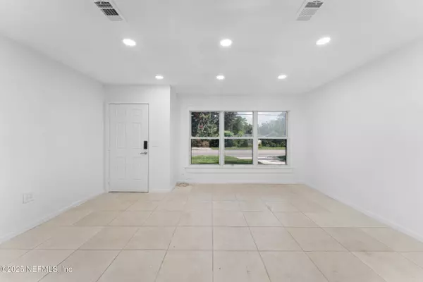 2626 LEONID RD, Jacksonville, FL 32218