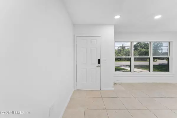 2626 LEONID RD, Jacksonville, FL 32218