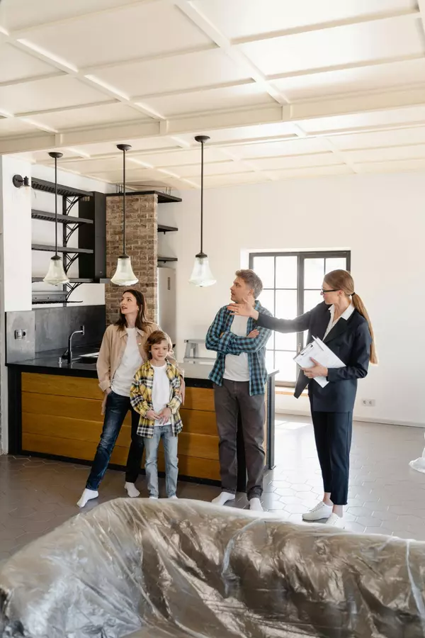 Smart Shopping: Tips for First-Time Home Buyers to Get the Best Deals and Avoid Buyer’s Remorse,Debbie Olson