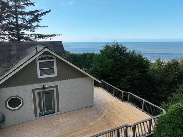 16825 N Highway 101, Smith River, CA 95567