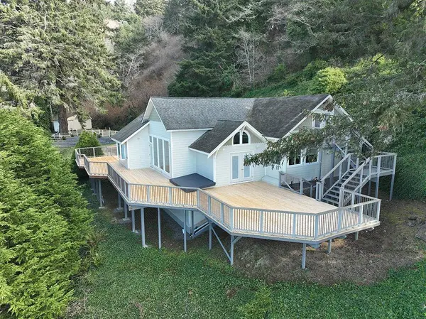 16825 N Highway 101, Smith River, CA 95567