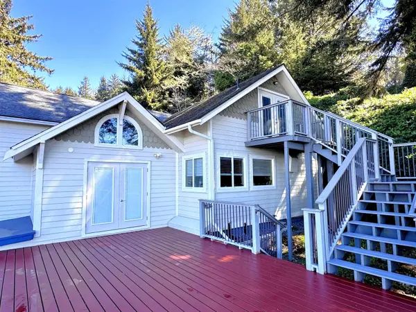 16825 N Highway 101, Smith River, CA 95567