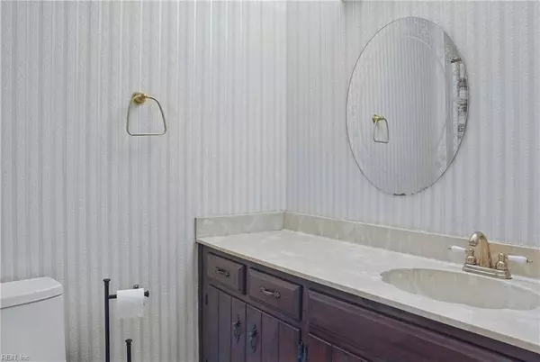 121 Bailey Dr DR, Yorktown, VA 23692