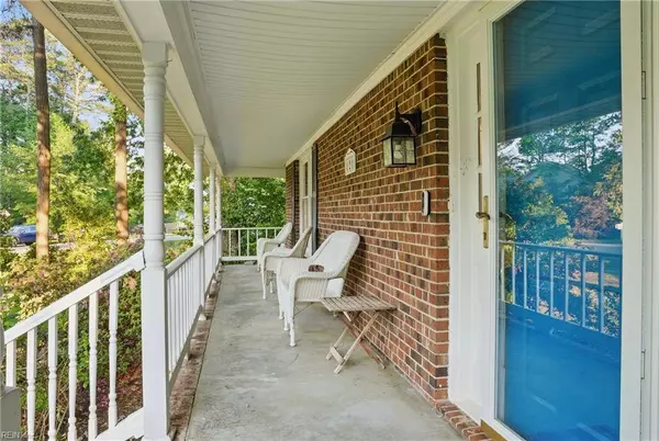 121 Bailey Dr DR, Yorktown, VA 23692