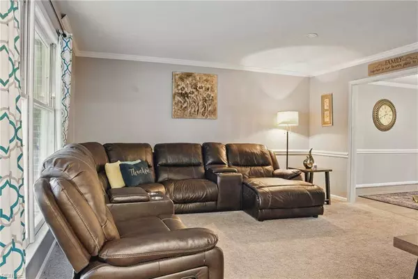 121 Bailey Dr DR, Yorktown, VA 23692