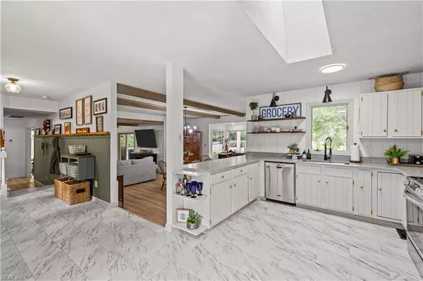 129 Winsome Haven DR, Seaford, VA 23696