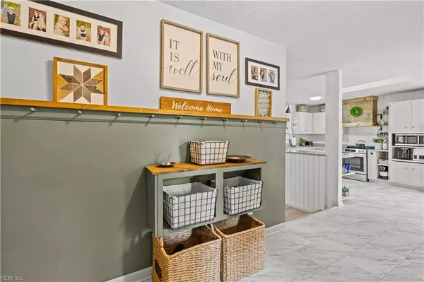 129 Winsome Haven DR, Seaford, VA 23696