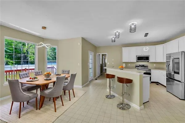 101 Woodhaven Dr DR, Suffolk, VA 23435