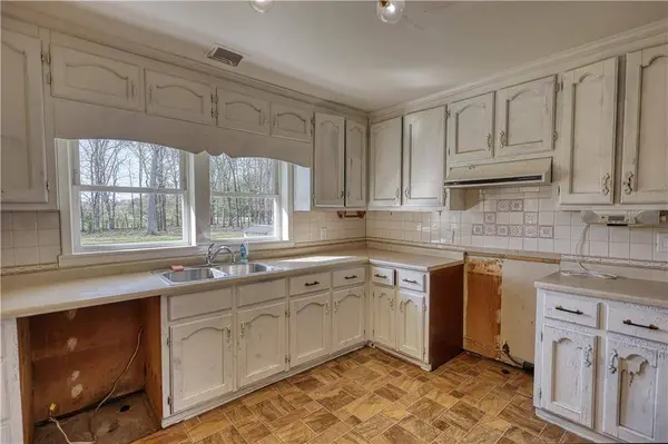 10 Wolfskin RD, Arnoldsville, GA 30619