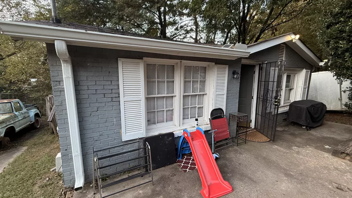 Lawrenceville, GA 30046,999 Honeysuckle Ave