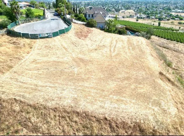 1485 N Highland Dr, Porterville, CA 93257-1205