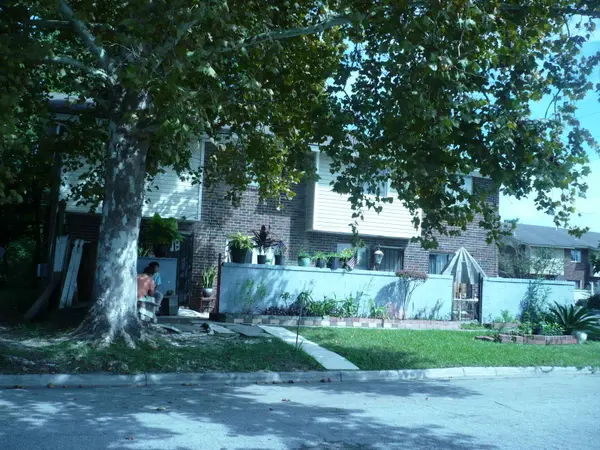 1 Lewis Dr, Savannah, GA 31406