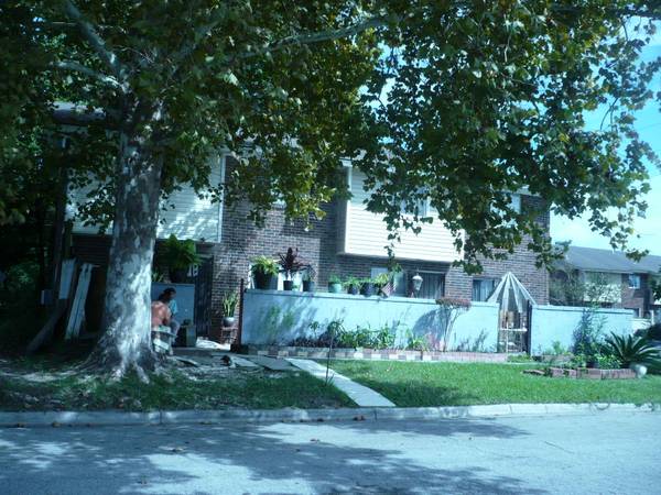 1 Lewis Dr, Savannah, GA 31406
