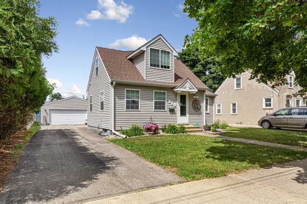 910 8th Ave SW, Austin, MN 55912-2632
