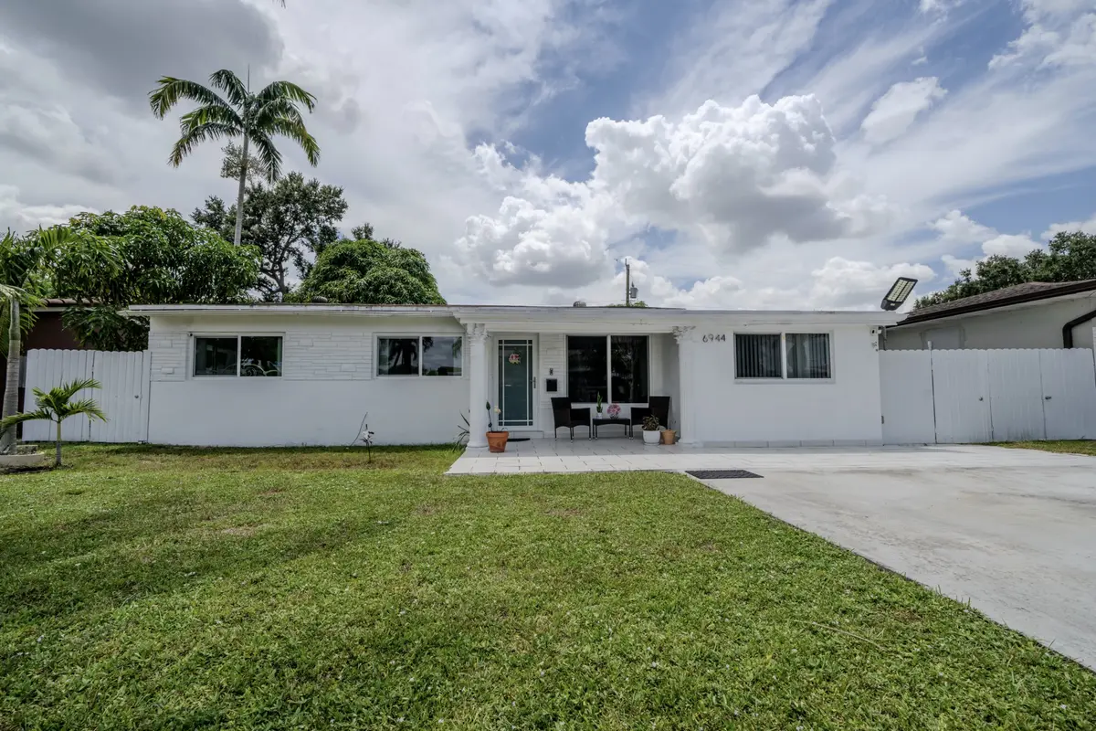 6944 SW 10th Ct, Pembroke Pines, FL 33023-1616