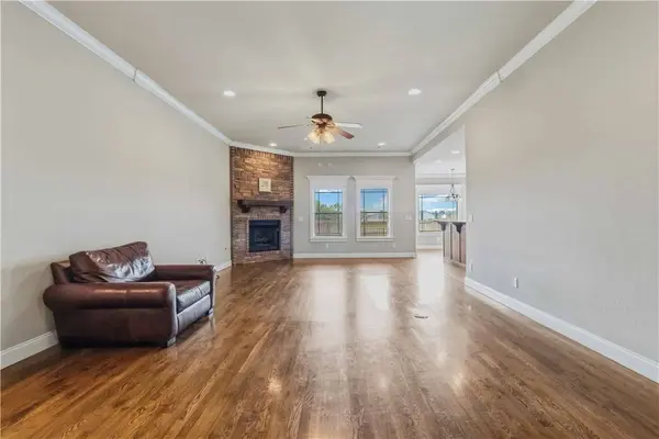 5702 W Red Maple Dr, Rogers, AR 72758