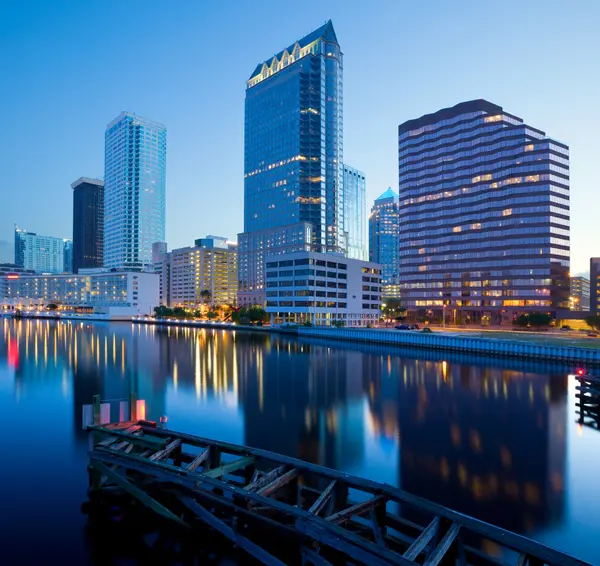 feature image of Relocating to Tampa Bay: How to Choose the Right Community
