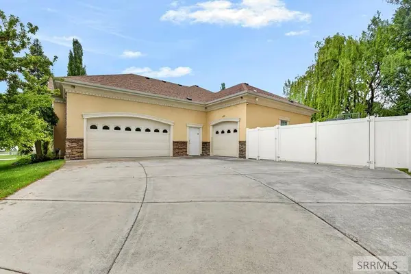 3770 Autumnwood Drive, Ammon, ID 83406