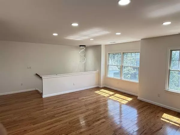 Jersey City, NJ 07305-2472,258 Gates Ave #2