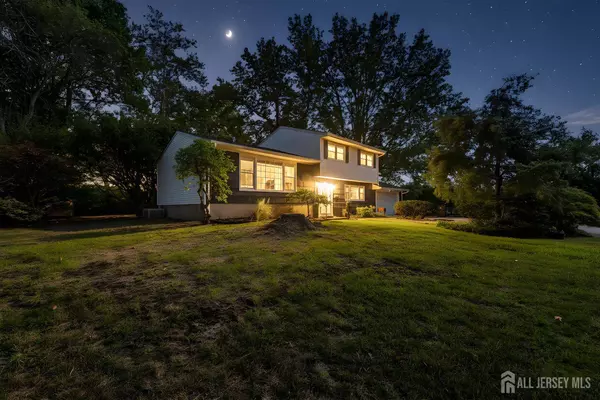 7 Hamlin RD, East Brunswick, NJ 08816