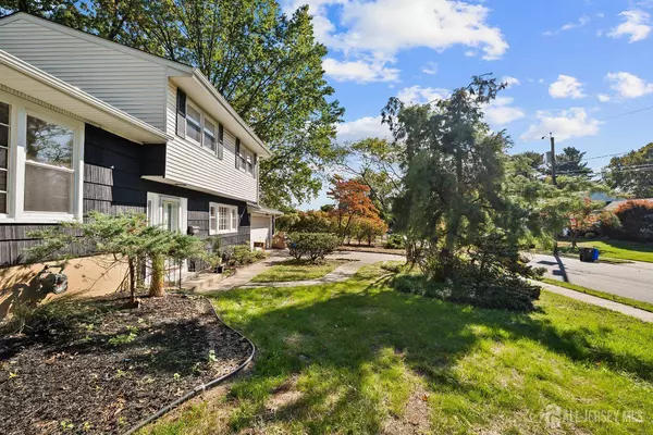 7 Hamlin RD, East Brunswick, NJ 08816